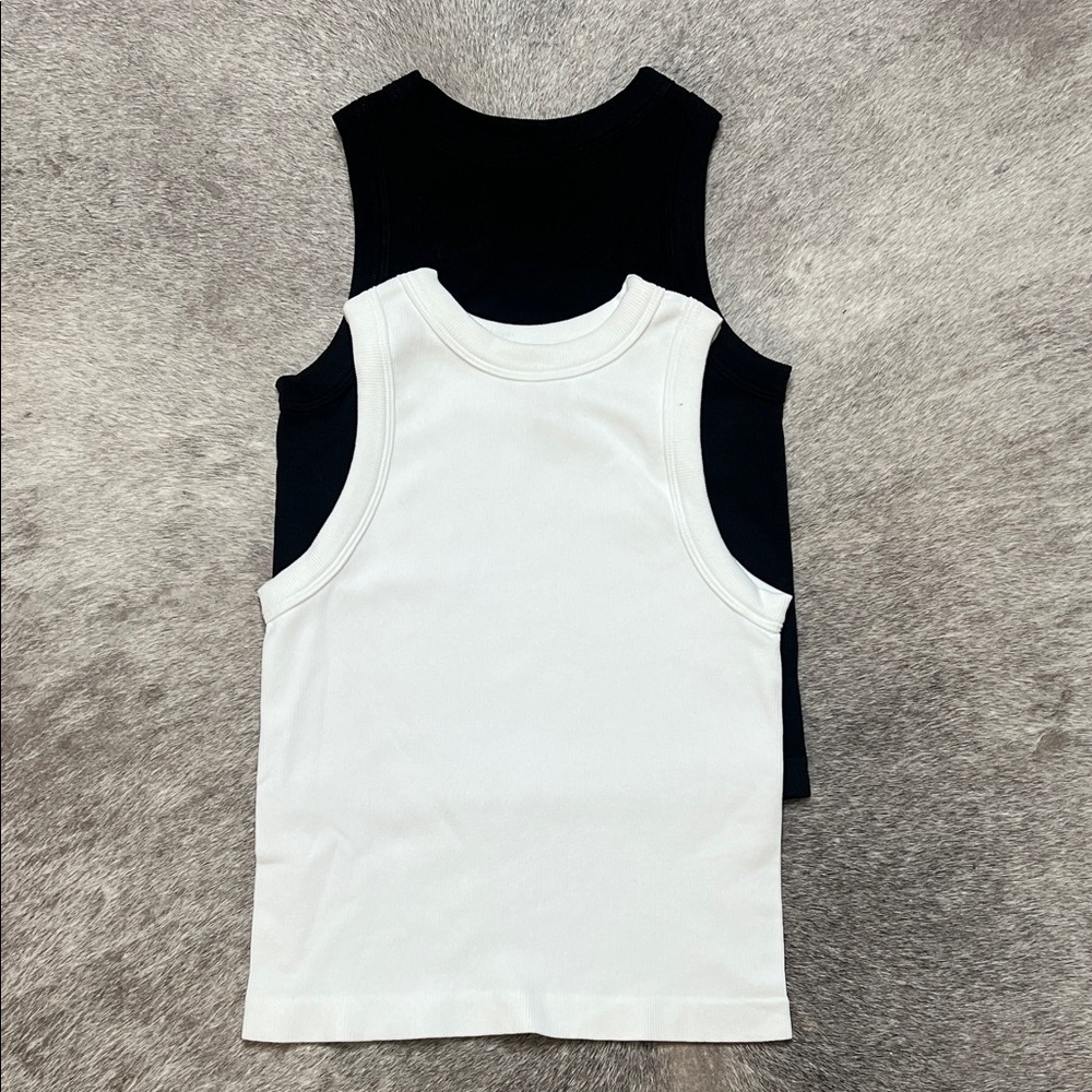 Yahada Black and White Crop Tops
